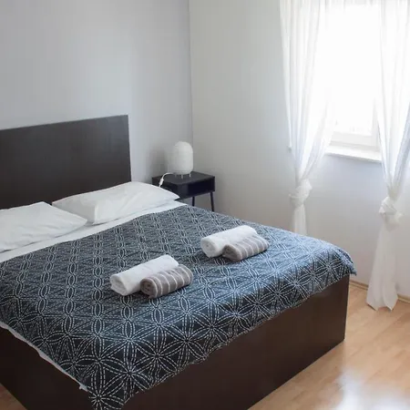Golden View Apartment